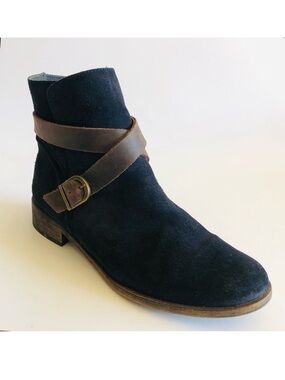 La Scarpa Suede Ankle Booties